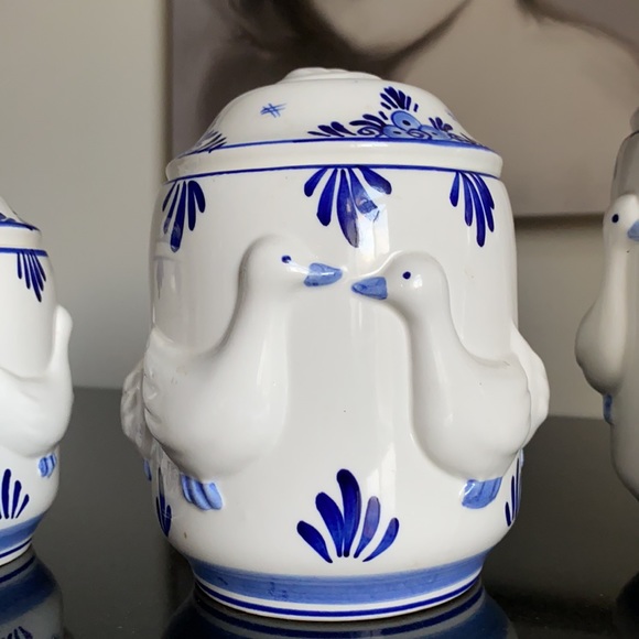 ❤️HOST PICKS❤️Vintage Delft 1984 blue/white Goose canisters - Picture 4 of 15